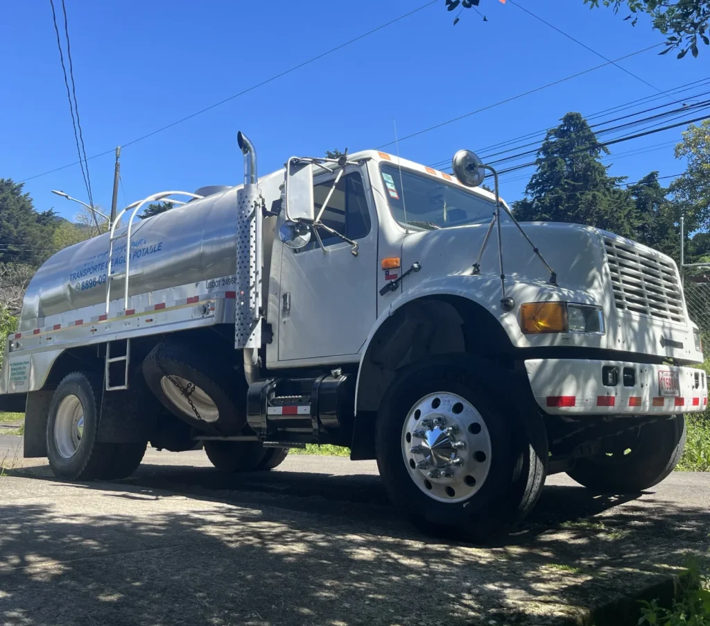 Ventajas de contratar transporte de agua potable certificado vs soluciones caseras