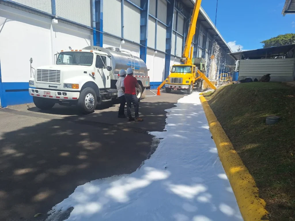 ¿Qué tan frecuente debe limpiarse o rellenarse una cisterna de agua potable en Costa Rica?