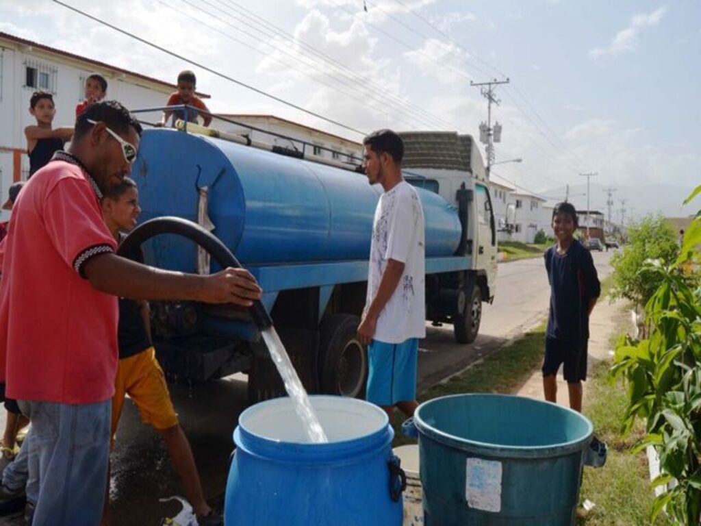 Transporte de agua potable de emergencia